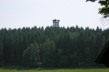 Rozhledna od rozcestníku (© Jan Fišer, 06/2008)