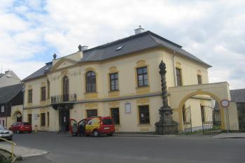 Pachtovský zámeček (© Taribo, 04/2012)
