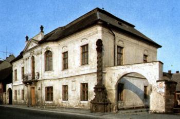 zámeček na pohlednici z 60. let 20. století ( © Pressfoto Praha)