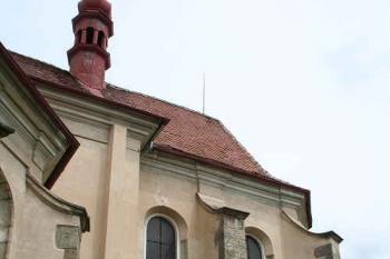 Jižní průčelí presbytáře (© Ivan Grisa, 06/2008)