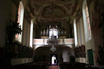 Průhled lodí k západu (© Ivan Grisa, 06/2008)