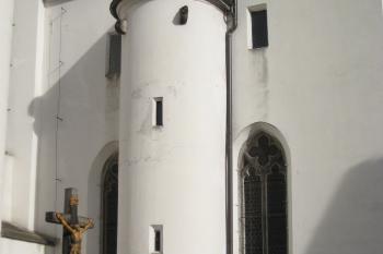 Schodiště při boční kapli (© Zdeněk Susa, 10/2013)