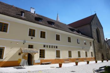 klášter minoritů s kostelem sv. Jana Křtitele-Jindřichův Hradec (© Vlastislav Mareček, 08/2016)
