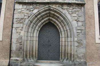 Jižní portál kostela (© Ivan Grisa, 05/2006)