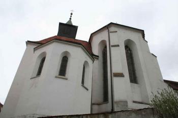 Závěr kostela, vlevo kaple sv. Mikuláše (© Ivan Grisa, 05/2006)