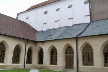 rajský dvůr (© Karel Husák, 07/2006)