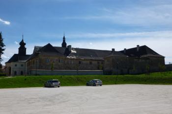 Jindřichův Hradec-klášter františkánů s kostelem sv. Kateřiny (© Vlastislav Mareček, 08/2016)