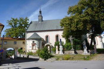Jindřichův Hradec-klášter františkánů s kostelem sv. Kateřiny (© Vlastislav Mareček, 08/2016)
