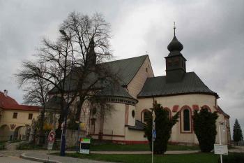 Jižní průčelí klášterního kostela sv. Kateřiny (© Ivan Grisa, 05/2006)