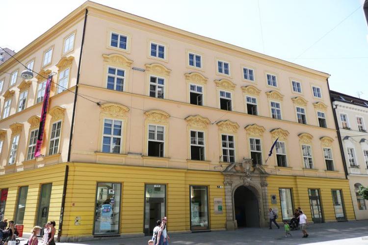 Schrattenbachův palác