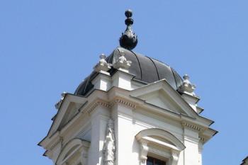 detail jedné z věžiček ( © Jan P. Štěpánek 06/2008)