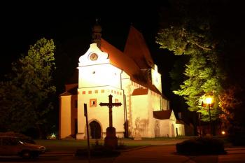 Noční pohled z náměstí (© Jiří Cukr, 07/2009)