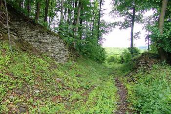 Zbytek brány do předpolí ( © Roman Řezáč 06/2006)