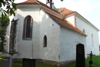 Pohled na presbyterium se sakristií od severovýchodu. ( © Jan Sommer 06/2008)