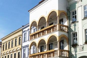 arkádové průčelí Staré pošty ( © Jan P. Štěpánek 06/2008)