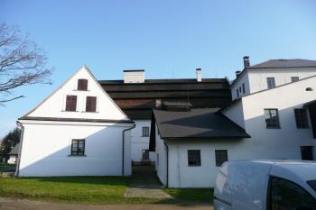 zadní trakty a stavení slavné papírny ( © Jan P. Štěpánek 11/2008)