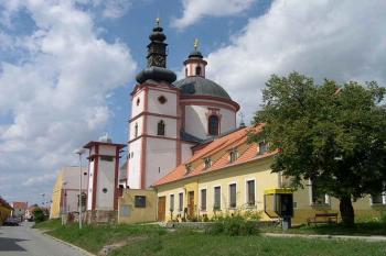 Kostel od jihovýchodu (© Ivan Grisa, 08/2005)