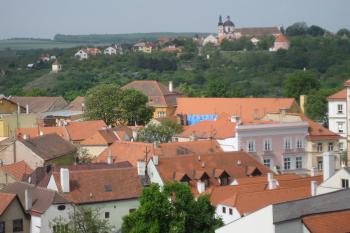 Pohled na Hradiště ze znojemské radniční věže (© Zdeněk Susa, 05/2009)