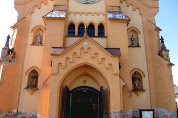 Kostel sv. Andělů Strážných v Kyselovicích ( © Pavel Vítek 06/2008)