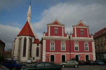 Závěr kostela a stará radnice (© Ivan Grisa, 05/2006)