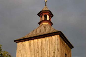 Horní část zvonice od západu (© Ivan Grisa, 09/2004)