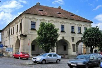 Radnice ve Velvarech ( © Pavel Vítek 06/2008)