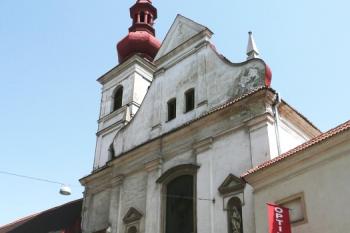 uliční průčelí kostela sv. Josefa ( © Jan P. Štěpánek 06/2008)
