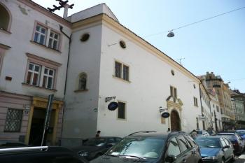 pohled na část komplexu bývalého kláštera z ulice Orlí ( © Jan P. Štěpánek 06/2008)