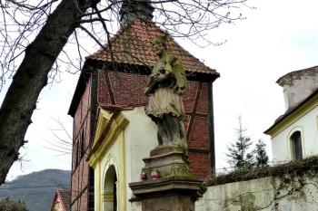 sv. Jan Nepomucký před zvonicí ( © František Kinař 05/2017)