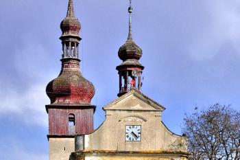 kostel sv. Václava od západu ( © Radovan Smokoň 04/2013)