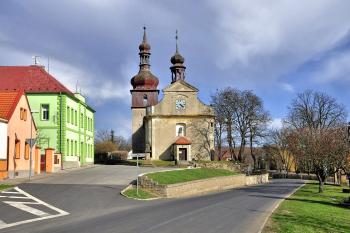 kostel sv. Václava od západu ( © Radovan Smokoň 04/2013)