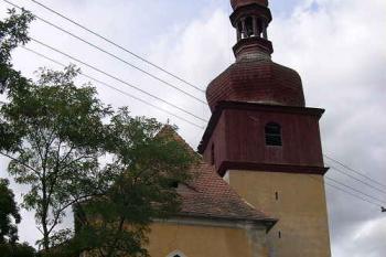 Závěr kostela a věž (© Ivan Grisa, 09/2004)