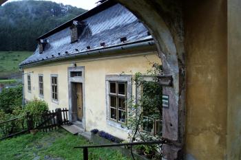 fara Kryštofovo Údolí (© Martin Mecerod, 07/2011)