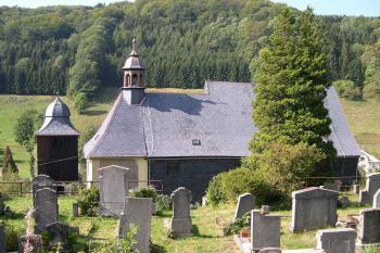 Kostelní areál od východu (© Ivan Grisa, 09/2006)