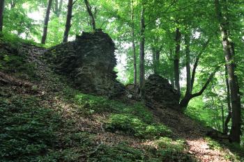 nejvýraznější zbytky hradu (© Luděk Vláčil, 05/2015)