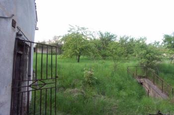 prázdná část hřbitova ( © Milan Caha 06/2008)