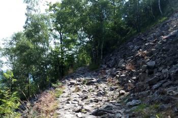 Červená, přístupová na vrchol. (© Filip Kozák, 7/2015)