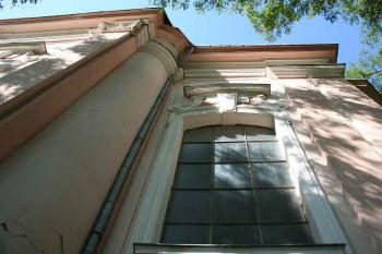 Východní bok presbytáře (© Ivan Grisa, 06/2008)
