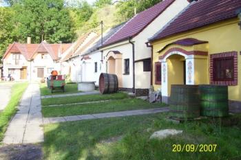 Sklepní ulička Čejč (© Michal Kiesel, 06/2008)