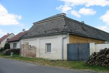 jv.část budovy dvora (© D Dohňanský, 06/2015)