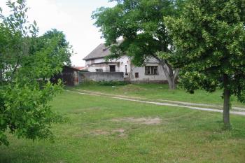 jedna z nejstarších budov dvora (© D Dohňanský, 06/2015)
