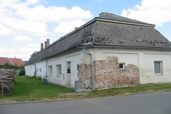 jz.část budovy (© D Dohňanský, 06/2015)