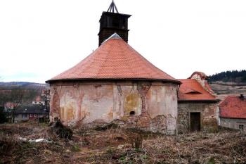 kostel sv. Bartoloměje od východu (© Jaroslav Valečka, 02/2008)