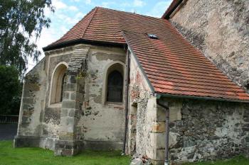 Presbytář a sakristie od severu (© Ivan Grisa, 06/2008)