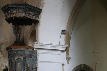 Kazatelna, vítězný oblouk a portál sakristie (© Ivan Grisa, 07/2008)