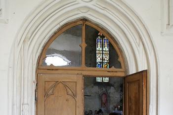 Portál vstupu z podvěží do lodi (© Ivan Grisa, 07/2008)