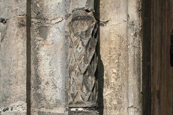 Detail ostění západního portálu (© Ivan Grisa, 07/2008)