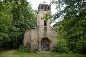 Zřícenina starokatolického kostela ( © Jiří Špaček 06/2015)
