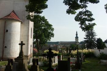 pohled ze hřbitova u kostela sv. Barbory ( © Milan Caha 06/2008)
