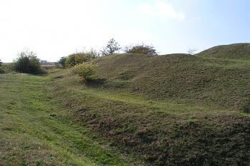 Východní část hrádku ( © Roman Řezáč 10/2004)